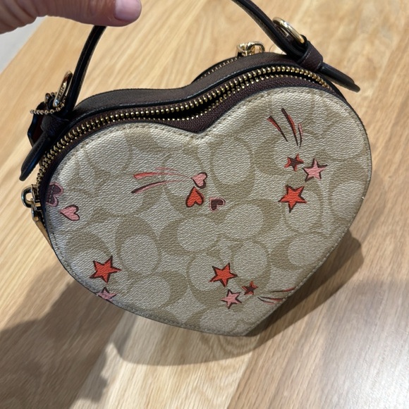 Coach heart purse - Picture 1 of 3
